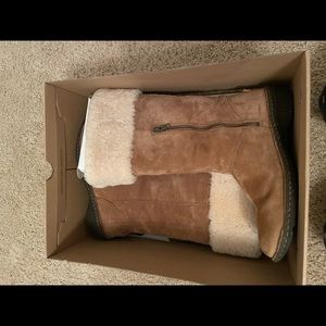 UGG Womens Size 9 - New